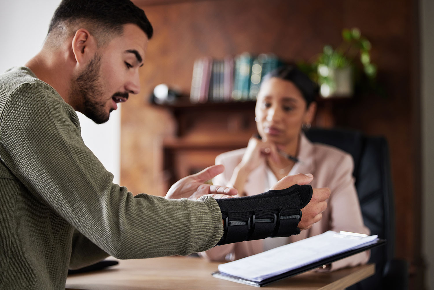 How a Personal Injury Lawyer in Houston, Texas Helps Maximize Car Accident Settlements 1 44